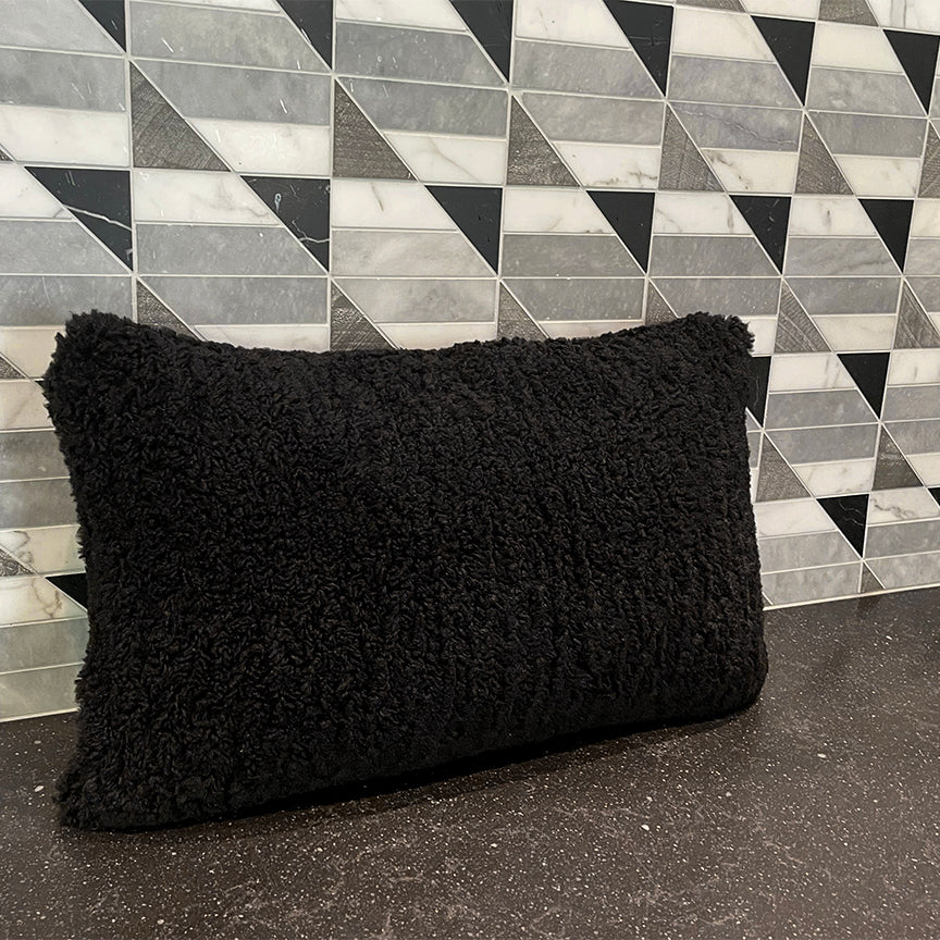 PRANA PILLOW | LUXE TEDDY VEGAN SHEARLING | Noir